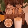 COFFRE EN OSIER + 4 BOUGIES & DESSOUS DE BOUGIE BOIS – Image 2